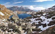 21 Un rifugio e il suo lago...